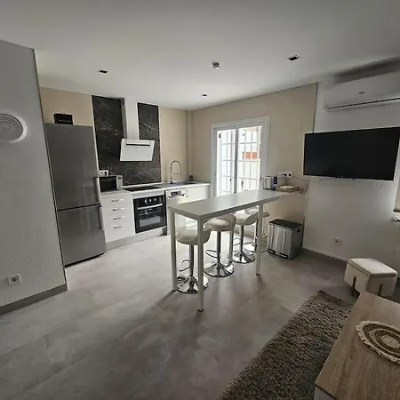 Elegant Apartment With Yard For 4 Pax In Tetuan - 1 Madrid Buitenkant foto